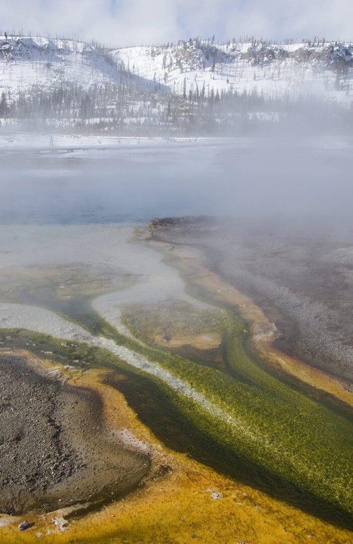 Hot springs in yellowstone national park — stock photo.