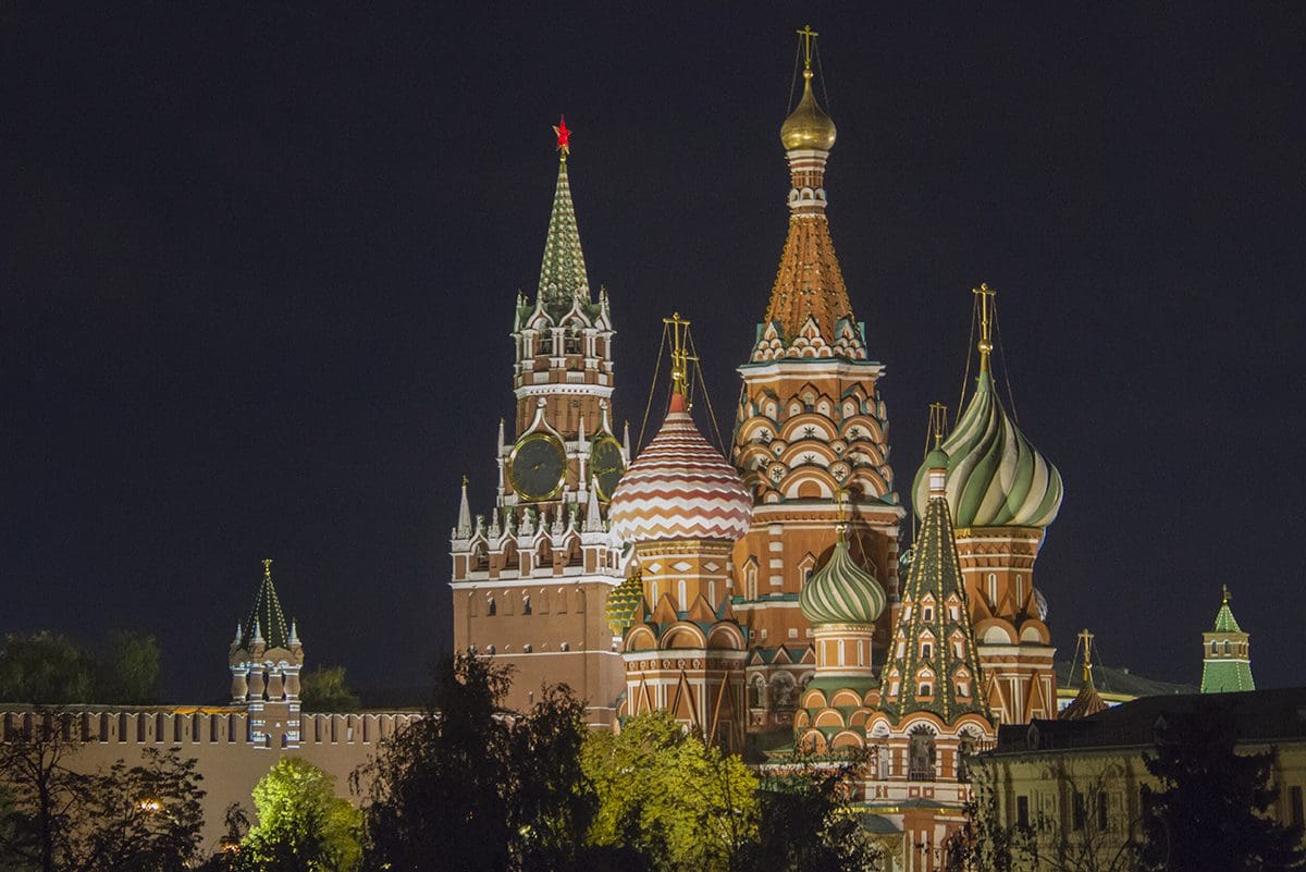 St basil's cathedral in moscow at night.